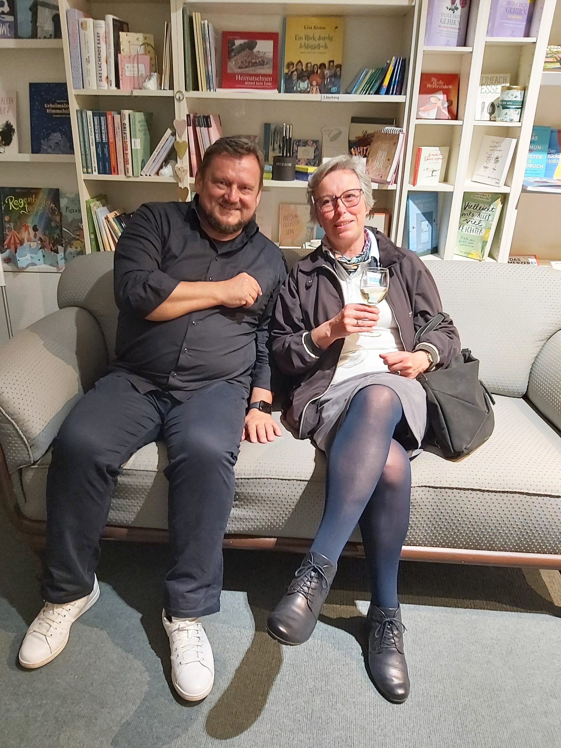Uwe Ritzer und Marianne Temmesfeld auf dem Sofa
